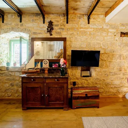Casa de Férias Haus In Kastel Sucurac Mit Garten Und Bbq