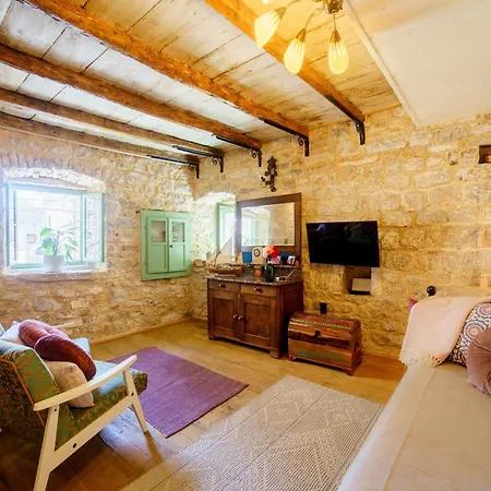Haus In Kastel Sucurac Mit Garten Und Bbq * Kaštela