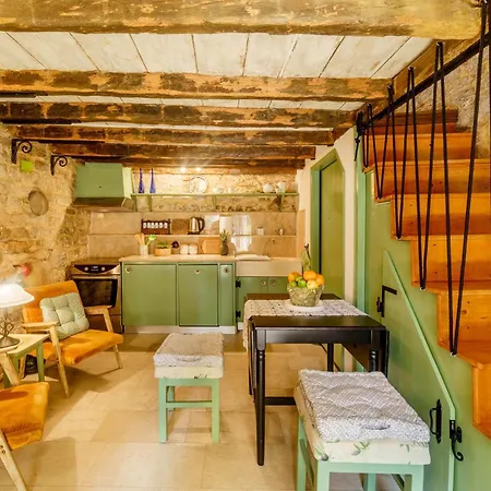 Casa de Férias Haus In Kastel Sucurac Mit Garten Und Bbq Kaštela