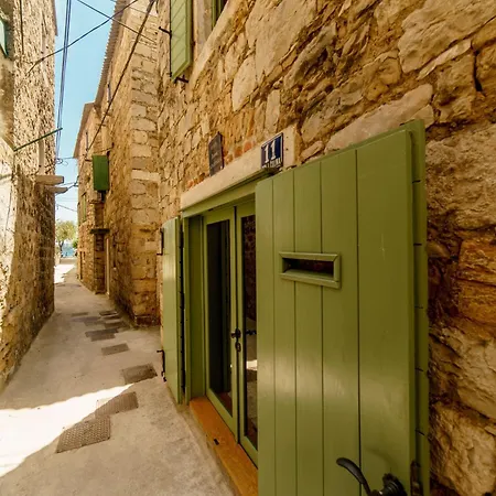 Haus In Kastel Sucurac Mit Garten Und Bbq * Kaštela