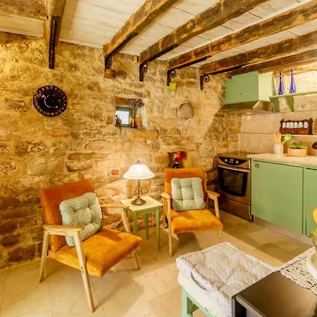 Casa de Férias Haus In Kastel Sucurac Mit Garten Und Bbq