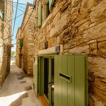 Haus In Kastel Sucurac Mit Garten Und Bbq Kaštela